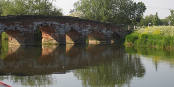 Picture of a bridge over the river Avon in Eckington